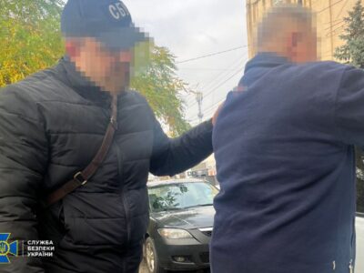 «Охоронець катівні» з окупації: затримано колаборанта, який працював у російській тюрмі в Херсоні  