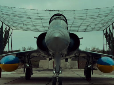 В українському камуфляжі й у бойовій готовності: Повітряні Сили оприлюднили кадри підготовки Mirage 2000  