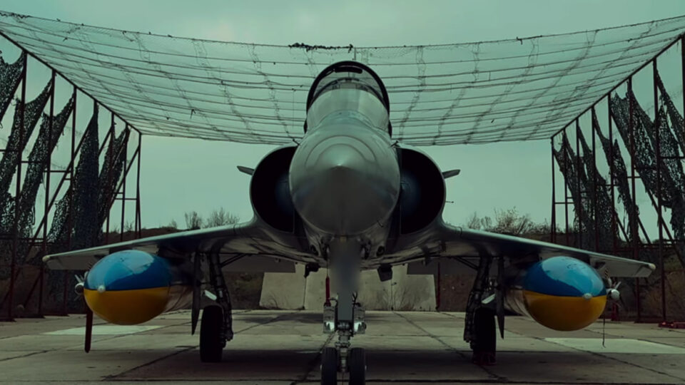 В українському камуфляжі й у бойовій готовності: Повітряні Сили оприлюднили кадри підготовки Mirage 2000  