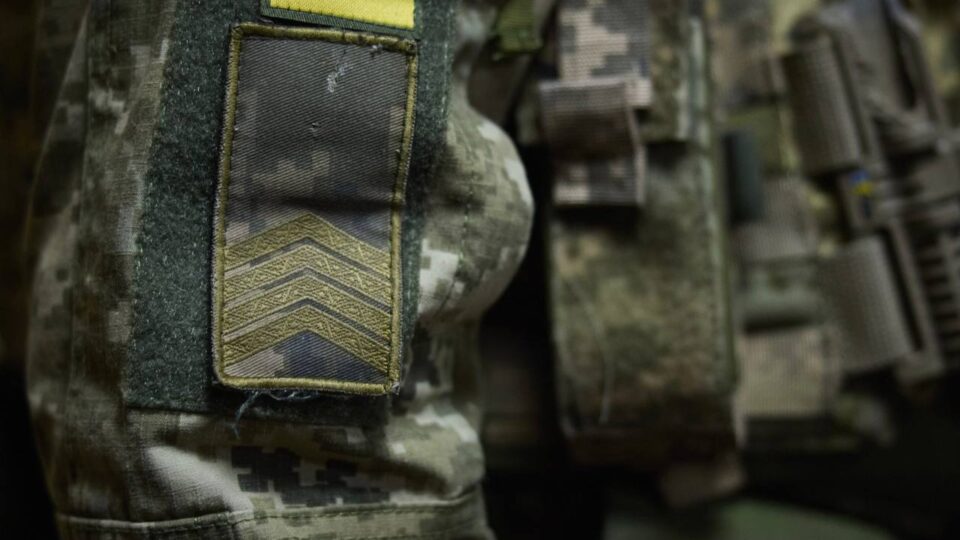 «Лідерство, яке тримає фронт»: Президент привітав сержантів ЗСУ  