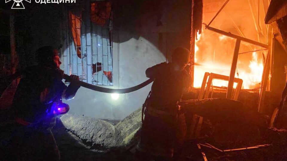 Дві людини поранені, 11 фур пошкоджено: Одещина оговтується після російського удару  