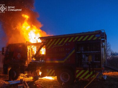 «Техніка, яку неможливо не впізнати»: у Сумах ворог вдарив по рятувальниках, знищено пожежне авто  