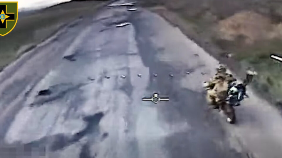«Величезний РЕБ не врятував»: дрон 28-ї бригади наздогнав російського «байкера» під Костянтинівкою  