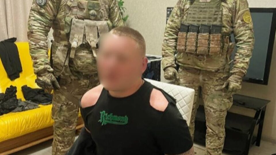 «Втік зі служби, щоб переправляти ухилянтів»: на кордоні з Румунією затримали групу на чолі з військовим  