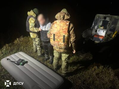 «Втратив контроль над матрацом»: прикордонники витягли з Дністра вінничанина, який плив до Молдови  