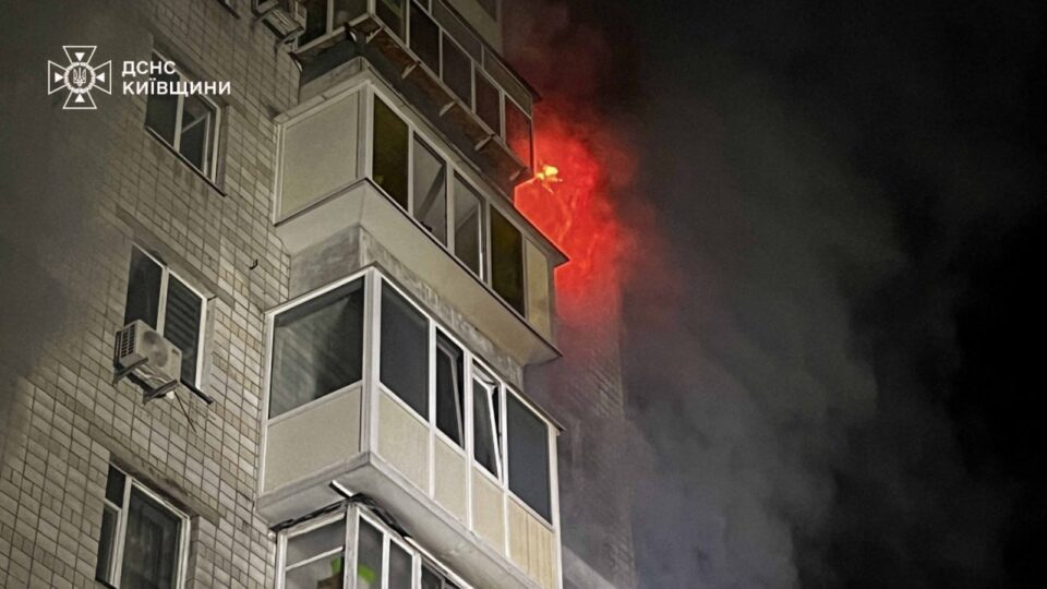 Нічний удар по Вишгороду: БПЛА влучив у багатоповерхівку, 146 мешканців евакуйовано  