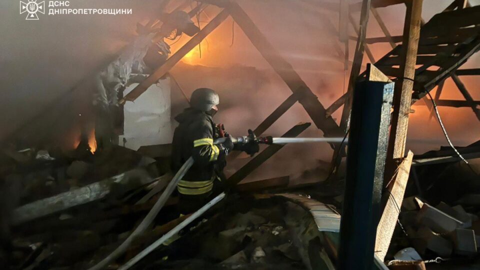 Атака на чотири райони Дніпропетровщини: понівечено багатоповерхівку та інфраструктуру  