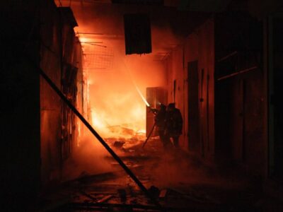 «Вогонь на 1800 квадратів»: у Краматорську росіяни спалили ринок, є постраждала  