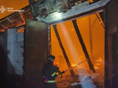 Ворожі БПЛА атакували Чернігівщину: є постраждалий, спалахнула пожежа  