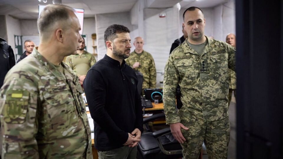 Президент заслухав доповідь про ситуацію в районі Покровська і нагородив бійців 7-го корпусу ДШВ  