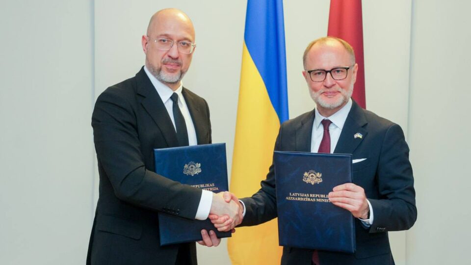 Міністри оборони України і Латвії підписали Меморандум щодо оборонно-промислового співробітництва  