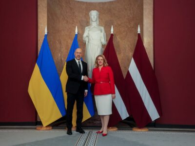 Денис Шмигаль обговорив з премʼєр-міністеркою Латвії посилення санкційного тиску на рф  
