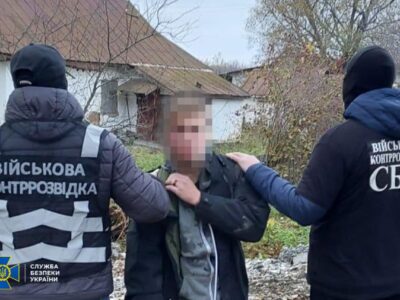 Шпигував за бойовою авіацією: затримали чоловіка, який робив фотопастки біля аеродромів  