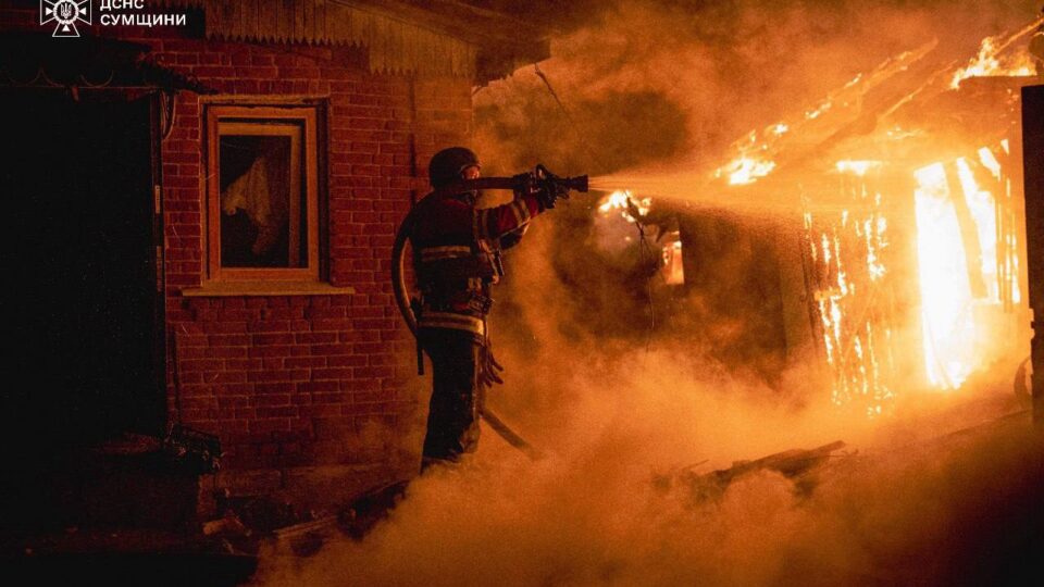 Окупанти атакували жителів Сумщини: виникли пожежі, є постраждалий  