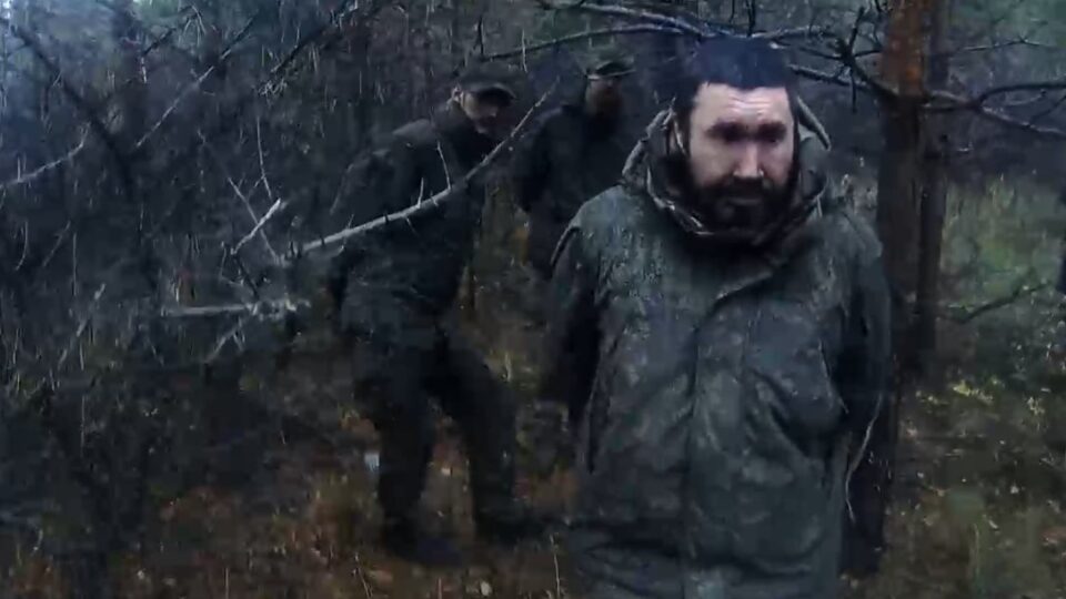 «На коліна, будь ласка»: американець із побратимами захопив у полон чотирьох піхотинців рф  