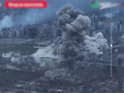 Стирають з лиця землі: як росіяни КАБами руйнують Мирноград  