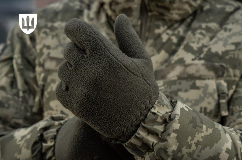 Міноборони забезпечило військові частини зимовими рукавичками  