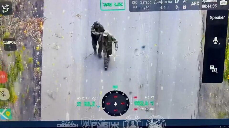 Не витримали тиску — наші бійці одним дроном захопили в полон двох окупантів  