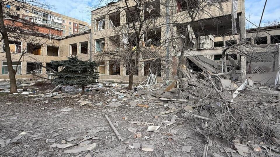 Масований обстріл Донеччини: 9 поранених, пошкоджено десятки будинків  