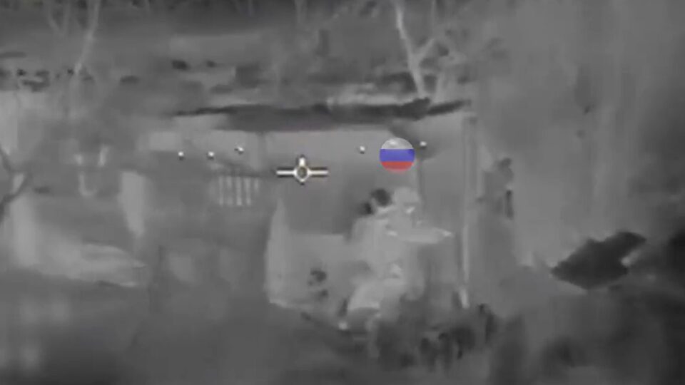 Поки один стріляє, інший — тікає: морпіхи показали, як закінчилась мандрівка двох окупантів  