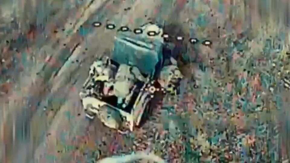 «Удар по ворожій двіжусі»: бійці Signum влучили в автівку з військовими рф  