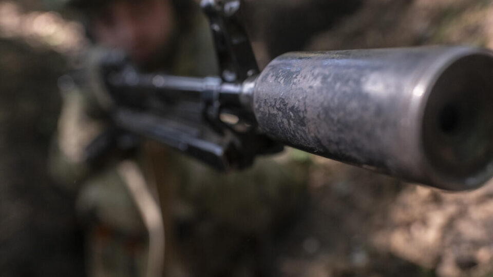 «Тягнуть на візках БК і генератори по 5–7 км»: розвідник ДШВ розповів про нову пішу тактику росіян на Сумщині  