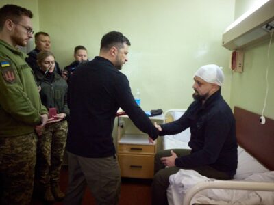 Президент відвідав поранених захисників в одній із лікарень Запоріжжя  