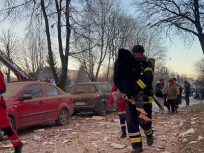 «У Тернополі під завалами можуть бути люди» — Президент про наслідки російської атаки  
