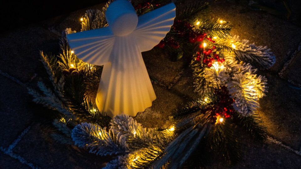 Святвечір для Героїв: янголи осяяли Різдвяними вогнями пам’ять про Захисників у Дніпрі  