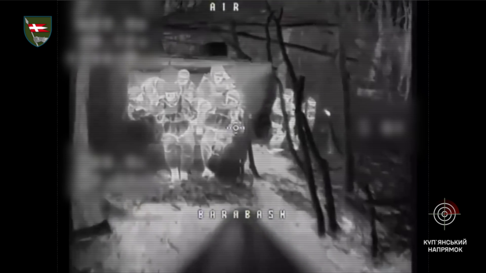 Повна вантажівка десанту — королівські пілоти уразили чудову ціль  