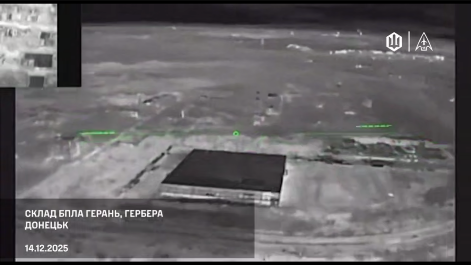 Завдано ударів по російських складах з боєприпасами та «Шахедами» у Донецьку  