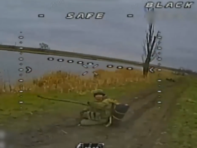 Кидався гіллям: окупант безуспішно намагався збити дрон «Спартану»  