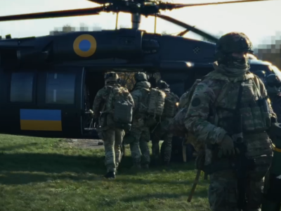 Політ «Чорного Яструба»: ГУР оприлюднило архівні кадри десантування поблизу Покровська  
