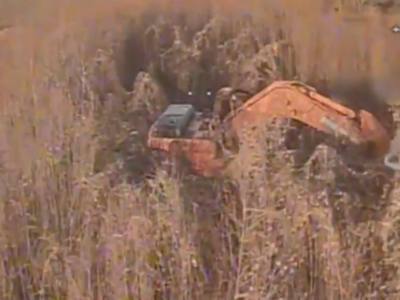 Підбили екскаватор: прикордонники нищать техніку ворога на Північно-Слобожанському напрямку  