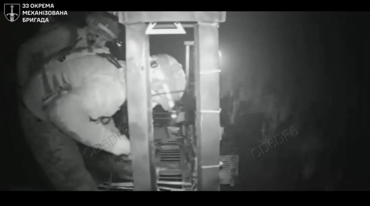 «Навіть роботи втомлюються»: НРК 33-ї бригади евакуював свого пошкодженого «побратима»  