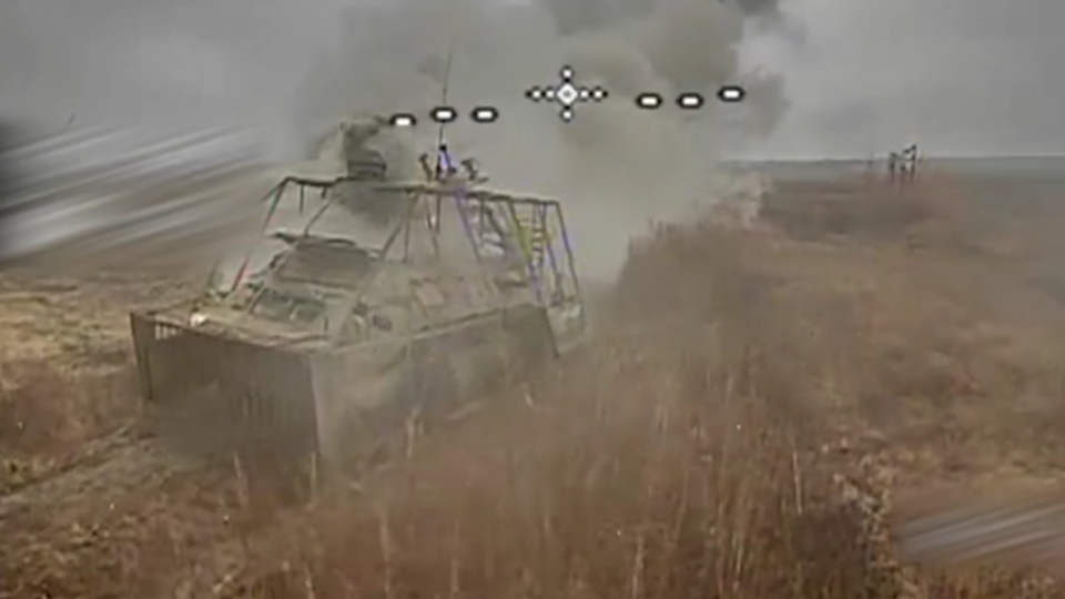 Спалили БТР і не тільки: дронарі 5 штурмової відпрацювали по техніці окупантів  