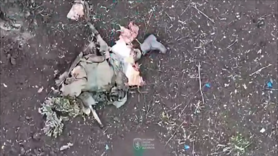 Наче в морзі — вулиці Часового Яра закидані тілами російських штурмовиків  