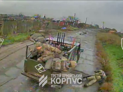 Однім махом — дрон влучив у ворожий пікап з десантом  