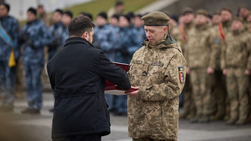 Викопав криницю в окопі, тримав позицію 471 день — як медик «Вітер» став Героєм України    