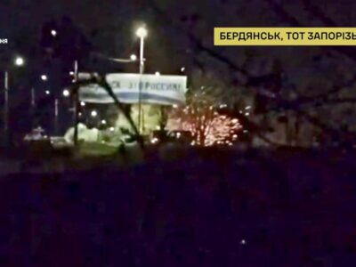 Мінус дев’ять росіян та техніка: ГУР підірвало окупантів під пропагандистським білбордом у Бердянську  