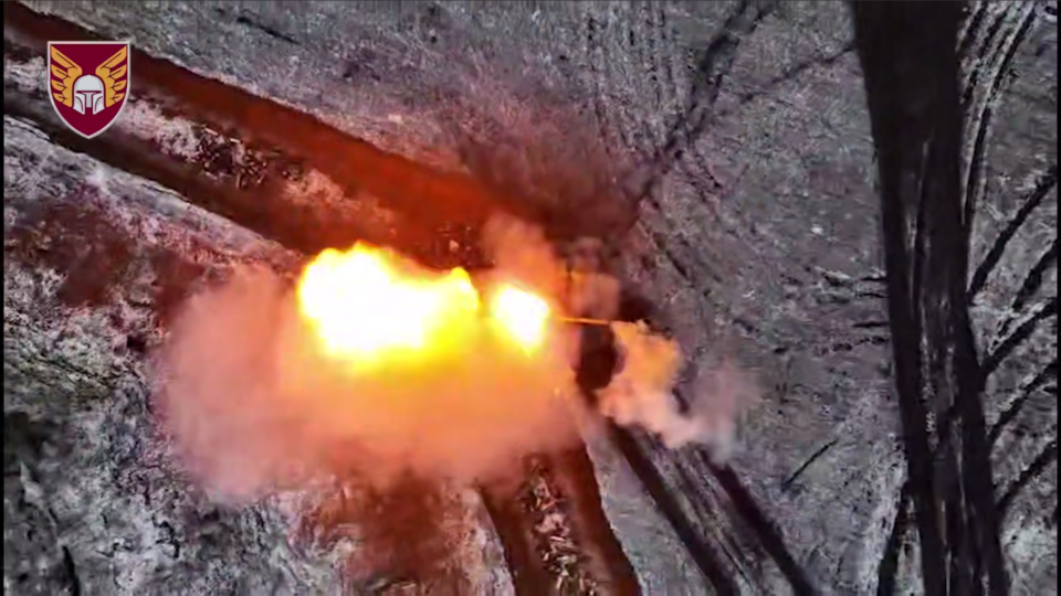 Танк спалахнув, наче цистерна: десантники видовищно вразили російську «броню»  