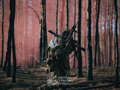 Роботи й ПТРК — в одному строю: Третя штурмова готується зупиняти ворога в лісі й на броні  