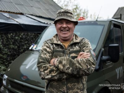 «Нас чують за п’ять кілометрів»: досвідчений водій бронетехніки — про виклики епохи FPV-дронів  
