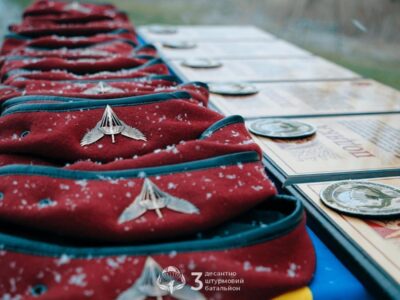 Символ, який здобувають: у Десантно-штурмових військах вручили марунові берети  