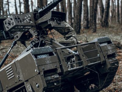 «По полю їде дрон» — у 159-й бригаді розгортають наземні роботизовані комплекси для бою й евакуації  