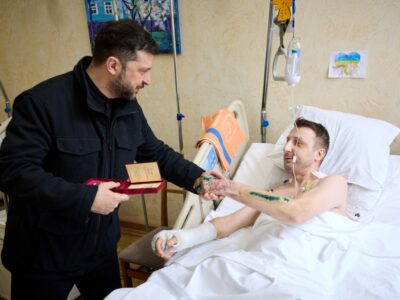 Глава держави зустрівся з пораненими воїнами й медиками, які допомагають їм відновлюватися  