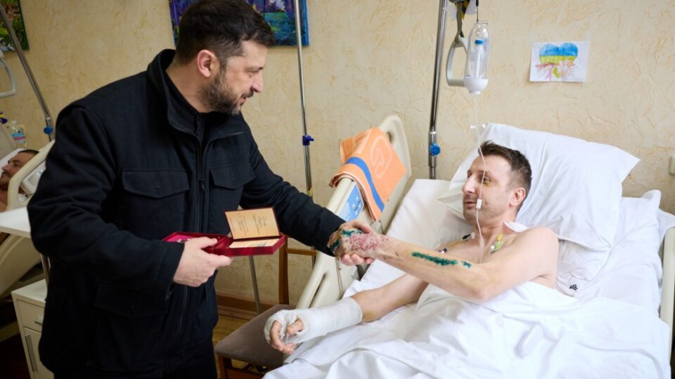 Глава держави зустрівся з пораненими воїнами й медиками, які допомагають їм відновлюватися  