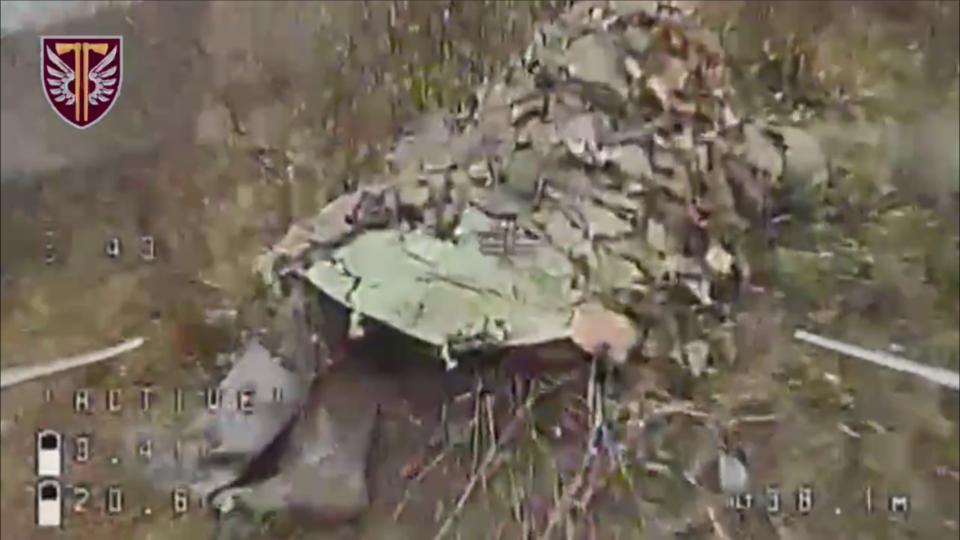 Плащ не допоміг: на Куп’янському напрямку знищили замаскованих штурмовиків  