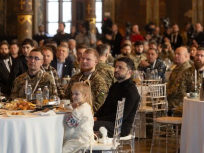 «Разом захистимо своє право на життя, нашу Богом дану землю» — Президент взяв участь у молитовному сніданку з нагоди Дня ЗСУ  