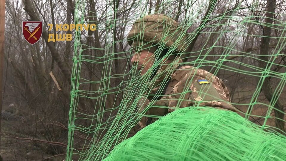 Під прикриттям «броні»: як біля Покровська відновлюють «антидронові тунелі»  